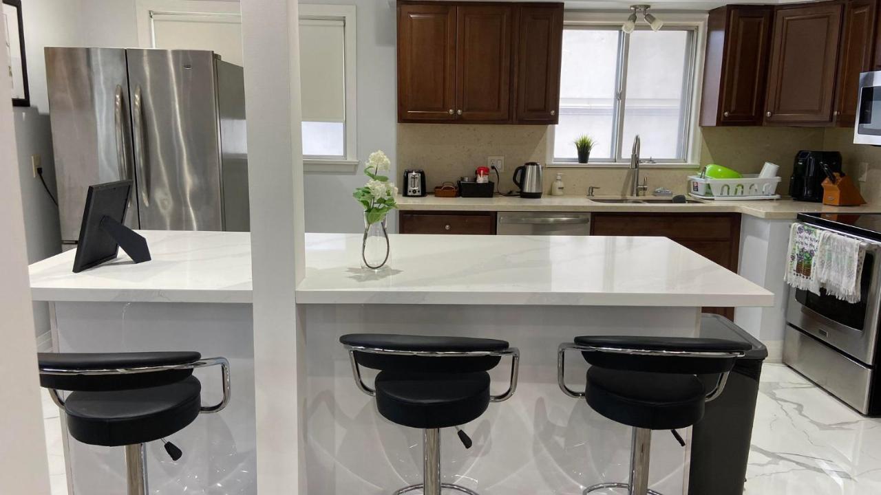 Spectacular 3 Bedroom 2 Wr House - Close To Airport Toronto Exterior foto